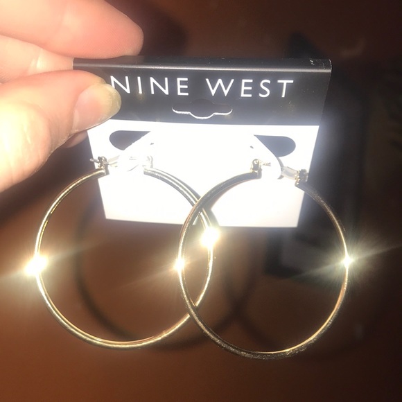 ✨ NWT Small Gold Hoop Earrings from Nine West ✨ - Picture 5 of 5